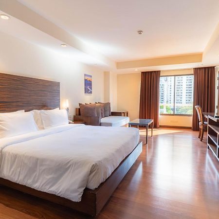 Journeyhub Sukhumvit 26, Bangkok - Formerly St James Hotel 外观 照片