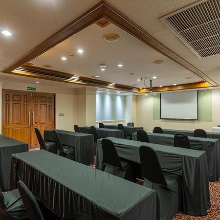 Journeyhub Sukhumvit 26, Bangkok - Formerly St James Hotel 外观 照片