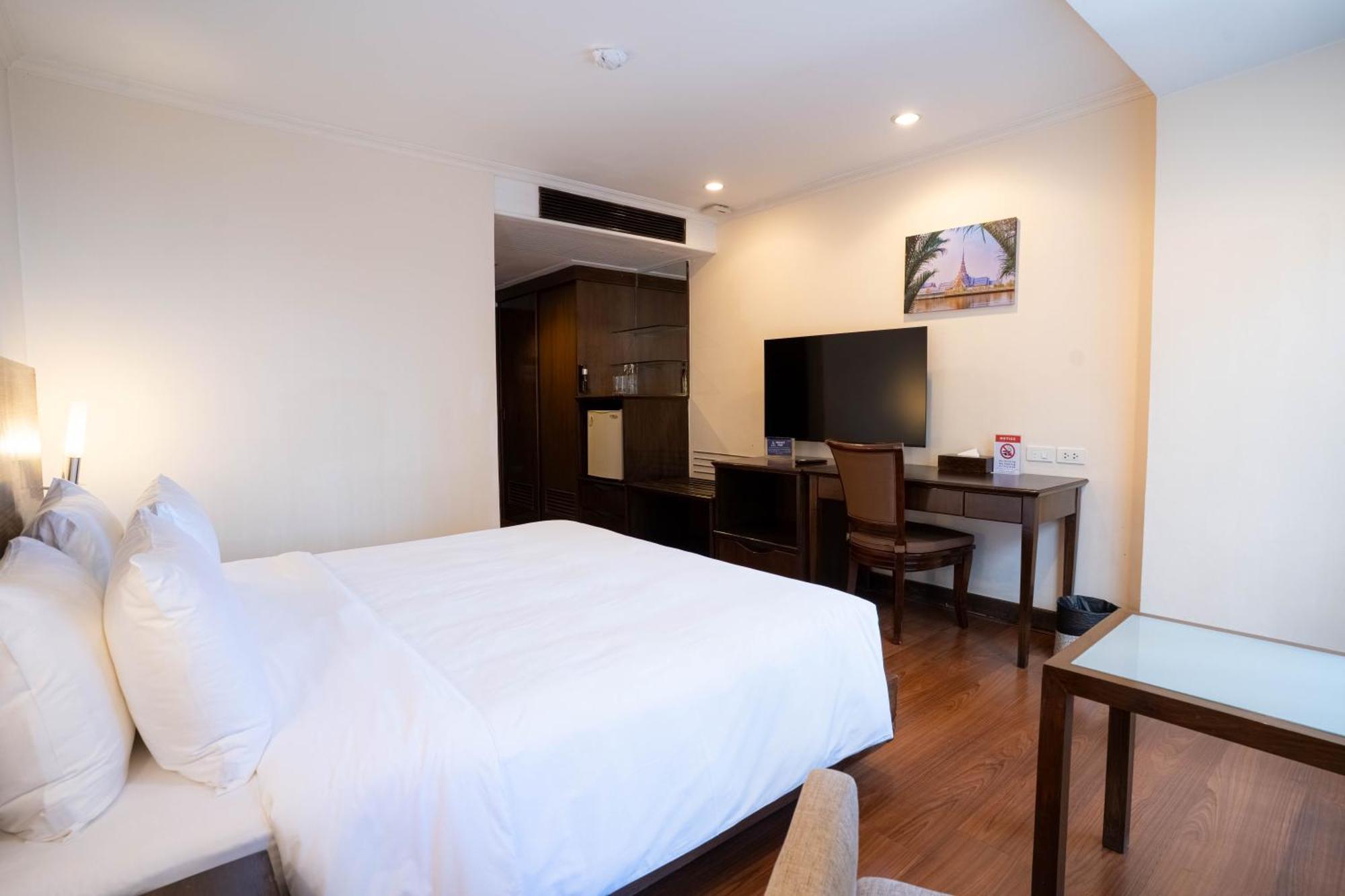 Journeyhub Sukhumvit 26, Bangkok - Formerly St James Hotel 外观 照片