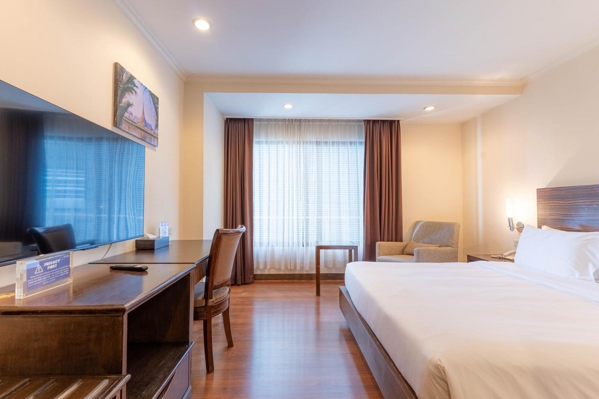 Journeyhub Sukhumvit 26, Bangkok - Formerly St James Hotel 外观 照片