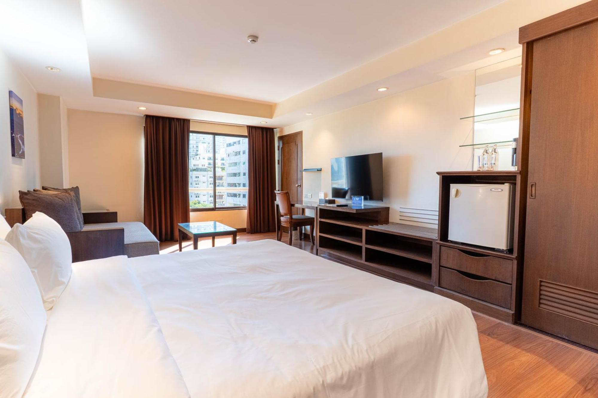 Journeyhub Sukhumvit 26, Bangkok - Formerly St James Hotel 外观 照片