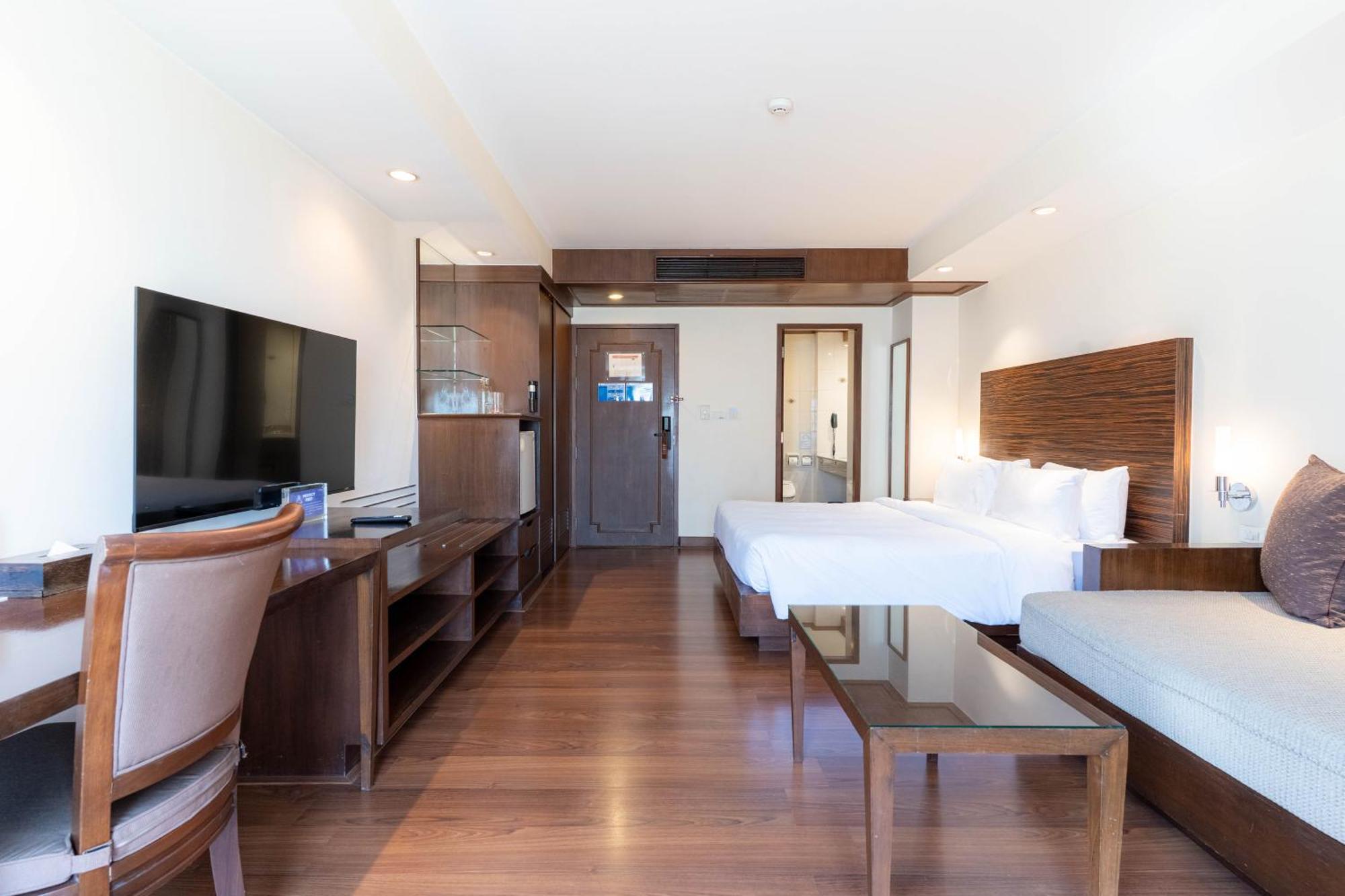 Journeyhub Sukhumvit 26, Bangkok - Formerly St James Hotel 外观 照片