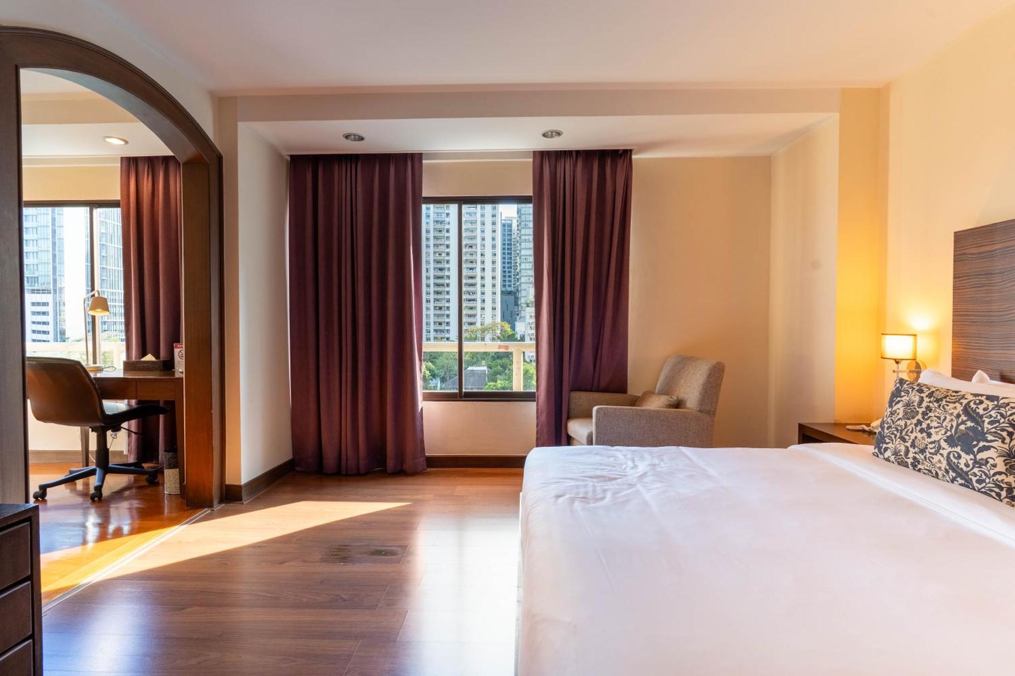 Journeyhub Sukhumvit 26, Bangkok - Formerly St James Hotel 外观 照片