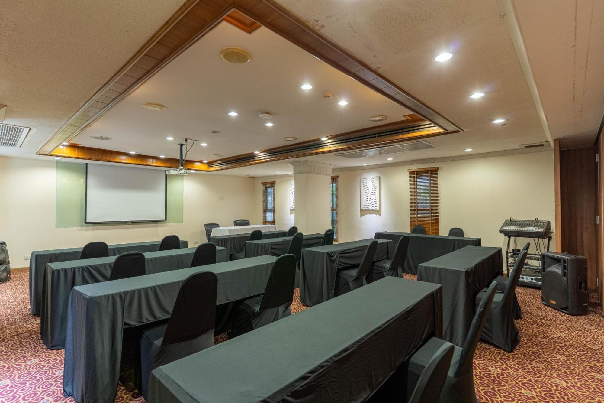 Journeyhub Sukhumvit 26, Bangkok - Formerly St James Hotel 外观 照片