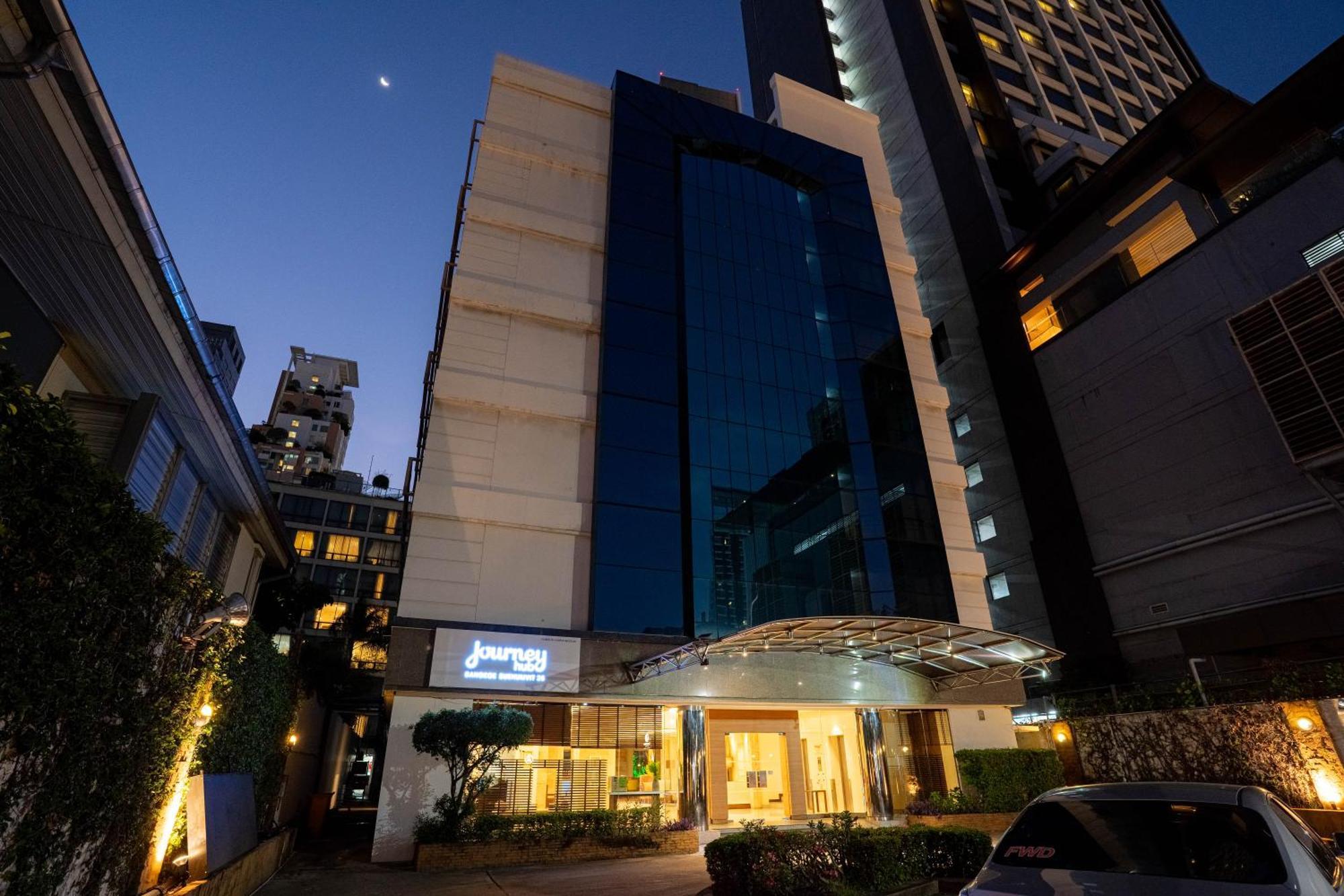Journeyhub Sukhumvit 26, Bangkok - Formerly St James Hotel 外观 照片