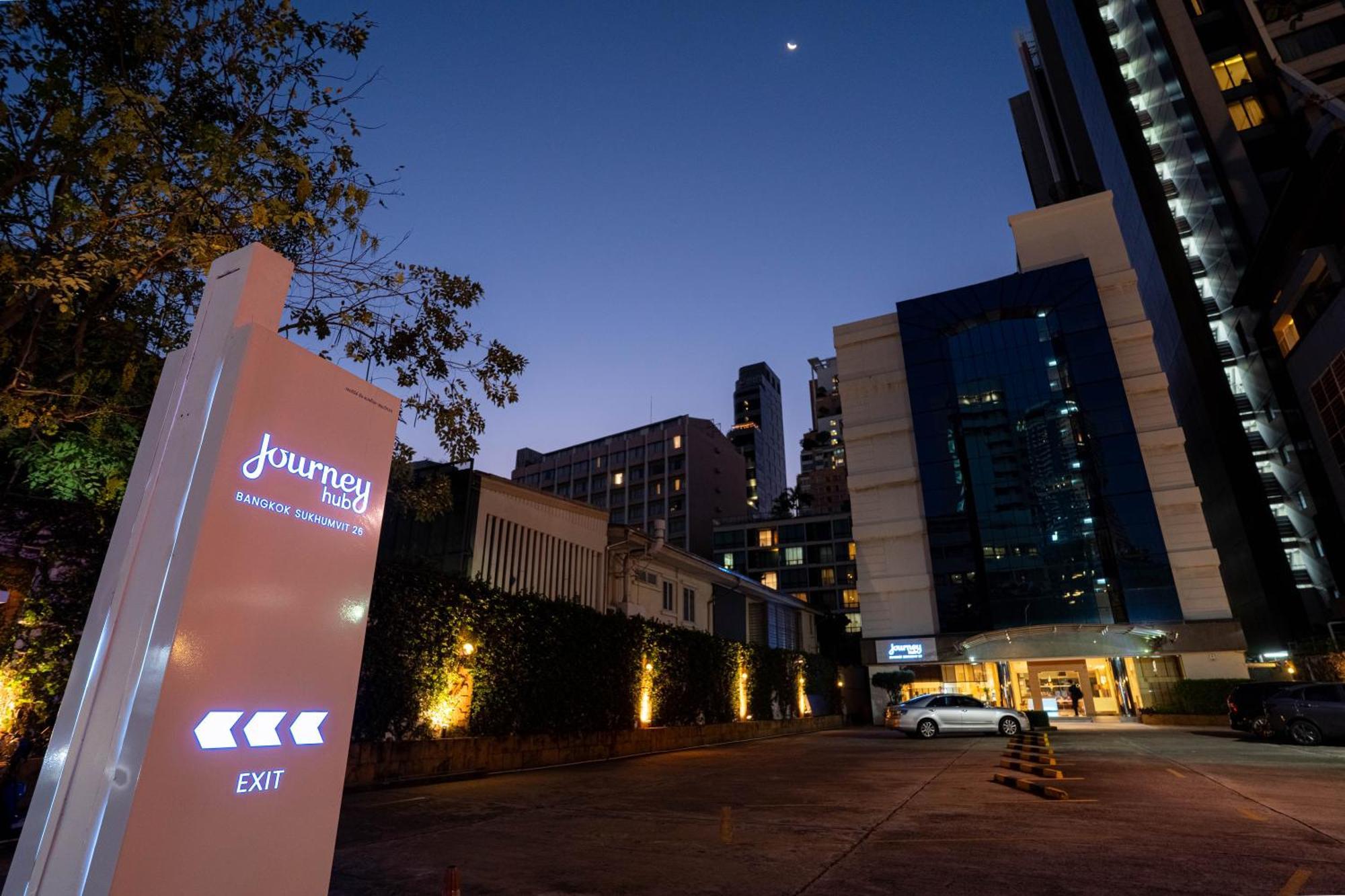 Journeyhub Sukhumvit 26, Bangkok - Formerly St James Hotel 外观 照片