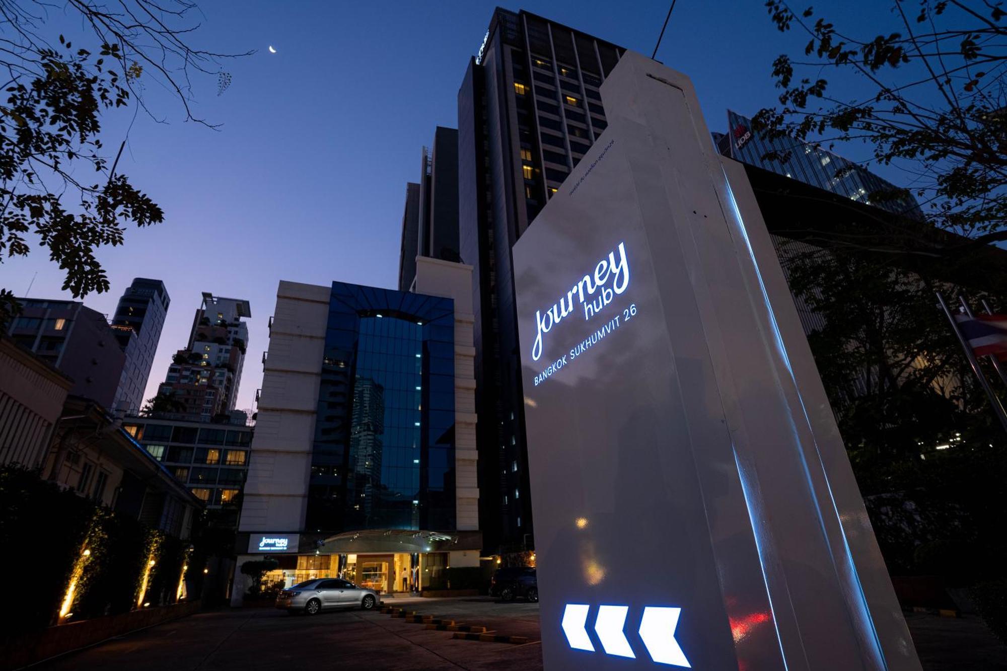 Journeyhub Sukhumvit 26, Bangkok - Formerly St James Hotel 外观 照片