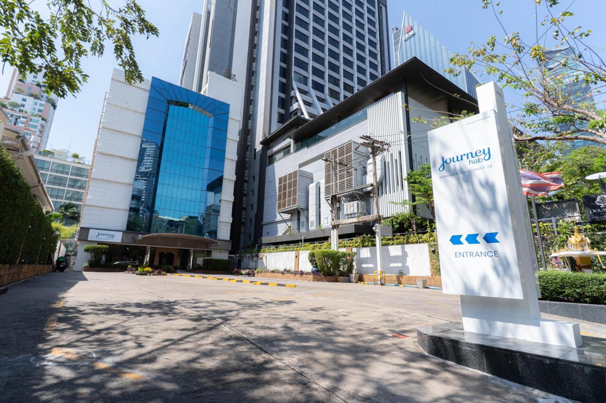 Journeyhub Sukhumvit 26, Bangkok - Formerly St James Hotel 外观 照片