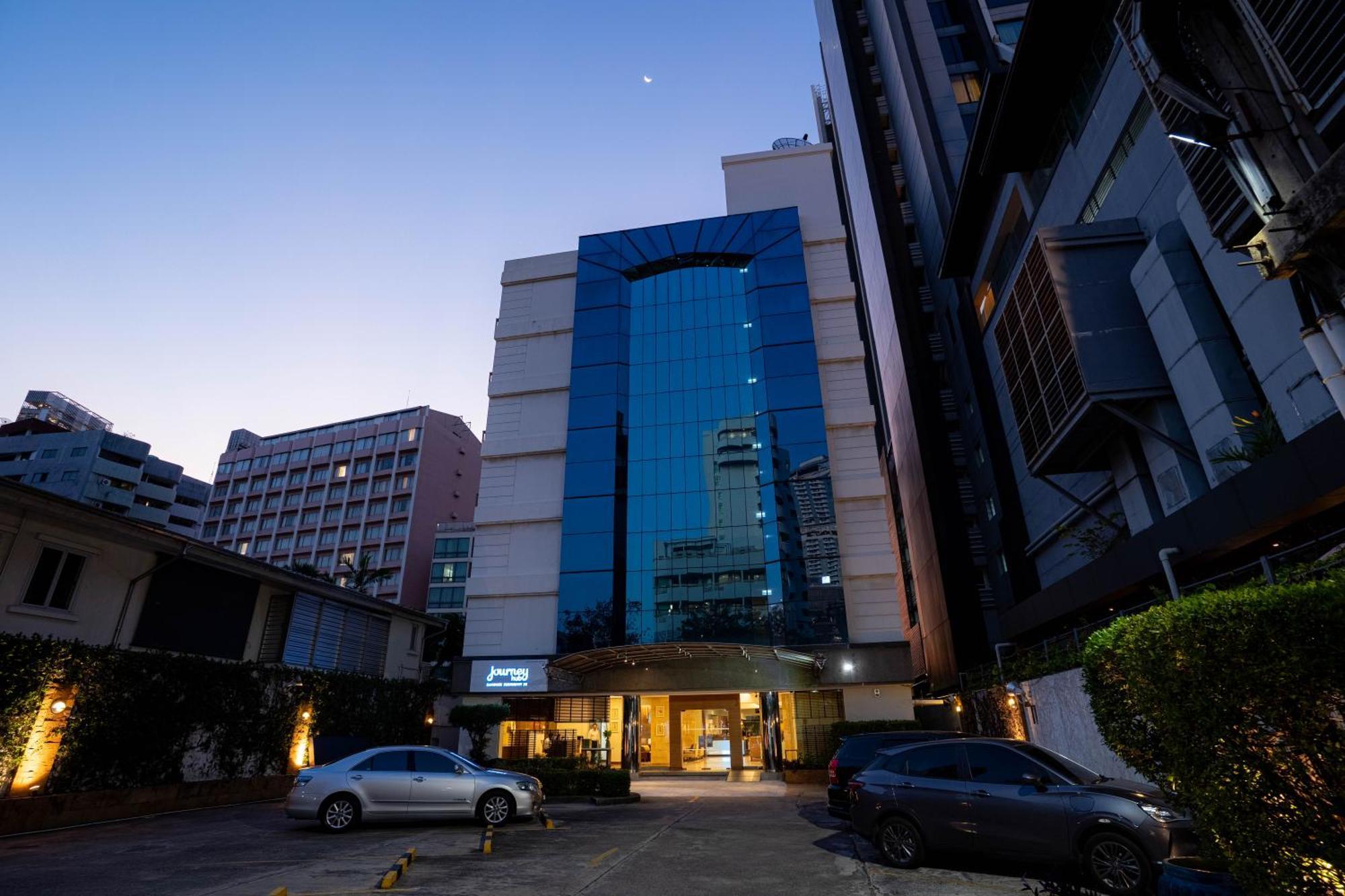 Journeyhub Sukhumvit 26, Bangkok - Formerly St James Hotel 外观 照片