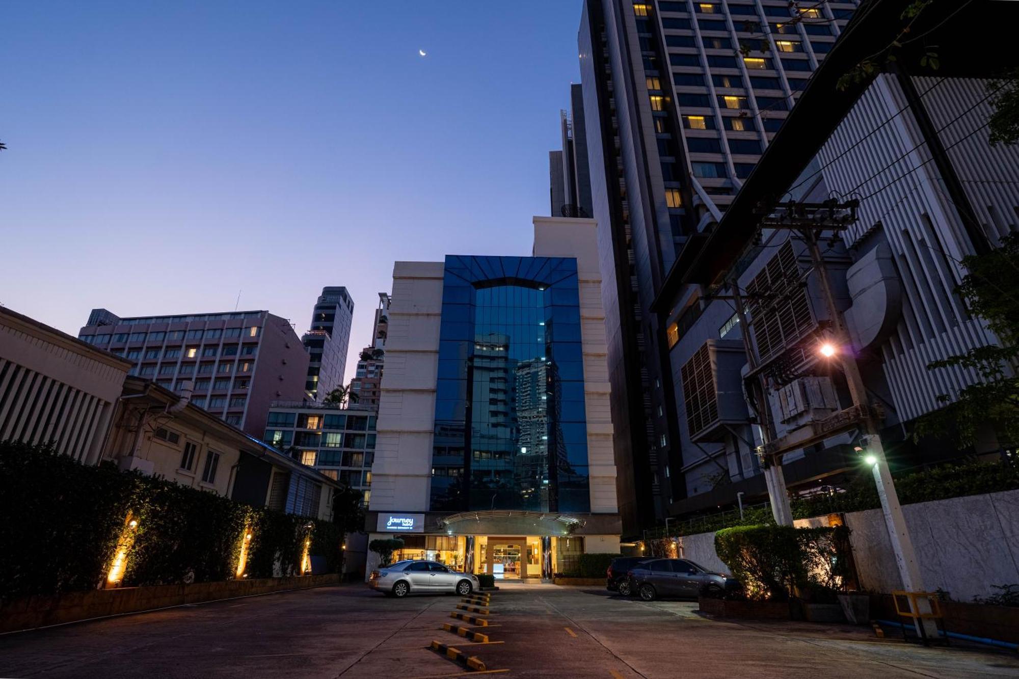 Journeyhub Sukhumvit 26, Bangkok - Formerly St James Hotel 外观 照片